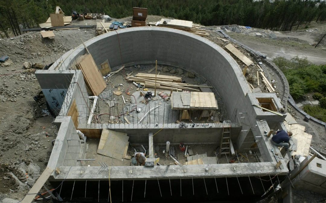 3 Signs Your Swimming Pool Needs Renovations